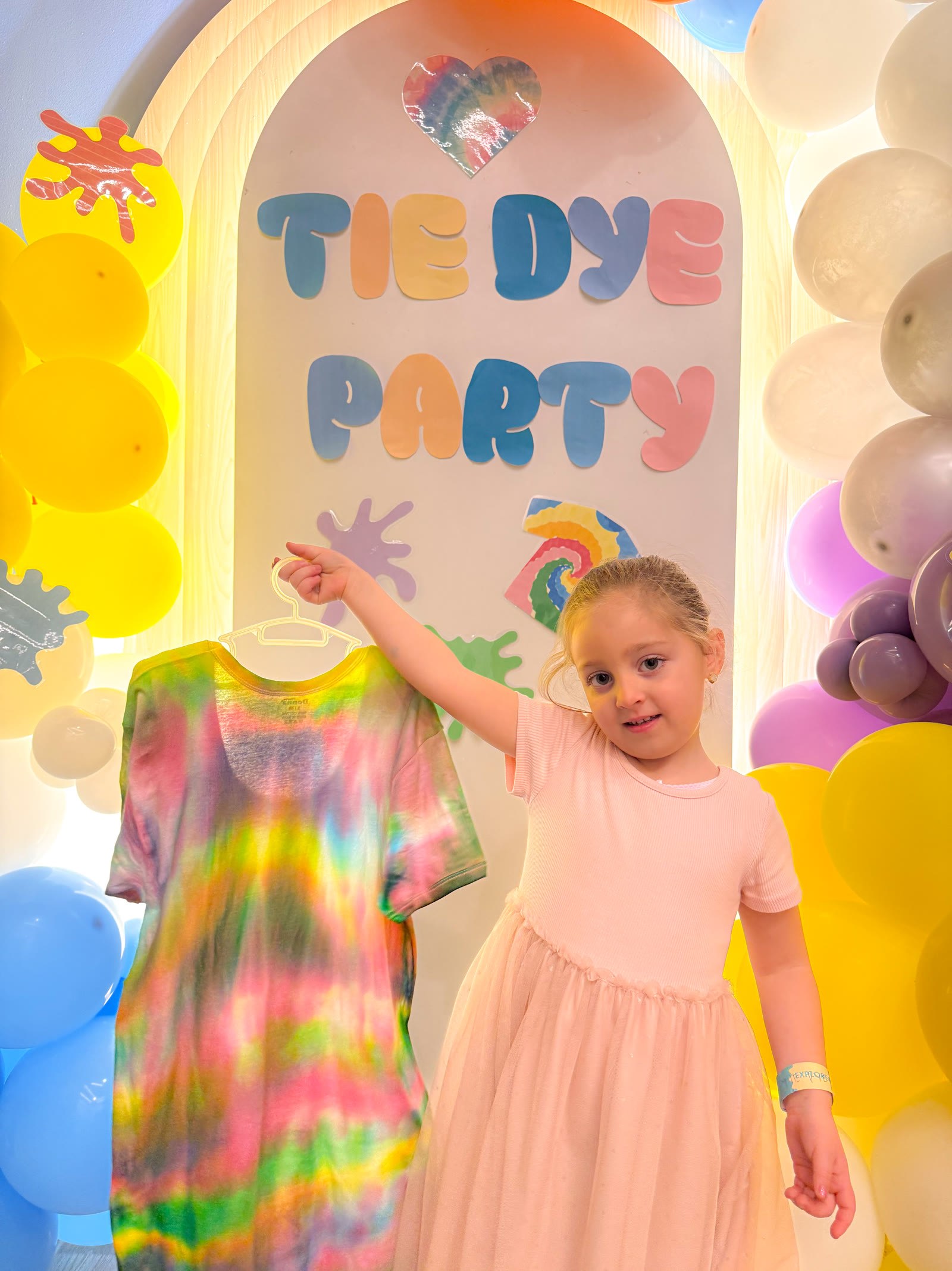 Creative craft station at a YOOYOO Tie Dye party